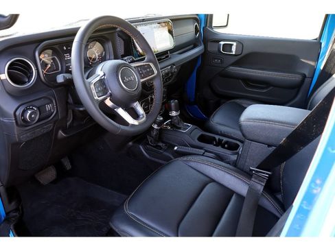 Used 2024 Jeep Wrangler Unlimited Sahara w/ Technology Group AWD/4WD image 3