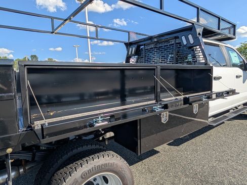 New 2025 Ford F550 4x4 Crew Cab image 11