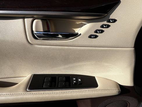 Used 2018 Lexus ES 350 w/ Luxury Package w/Wood Trim FWD image 14