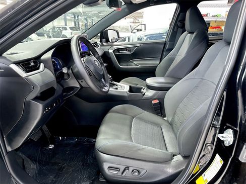 Used 2024 Toyota RAV4 SE image 12