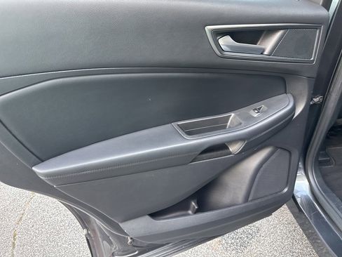 Used 2020 Ford Edge SE image 23