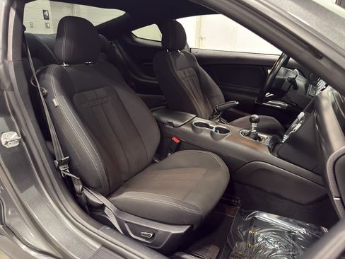 Certified 2019 Ford Mustang GT w/ Performance Package - Level 2 image 32