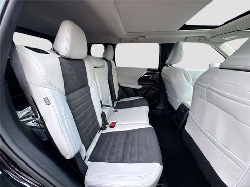 New 2026 Mitsubishi Outlander SE image 27