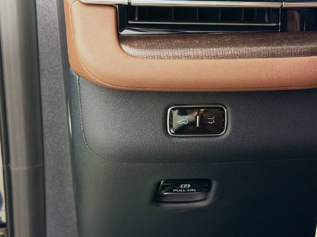 New 2026 Lincoln Navigator Reserve AWD/4WD image 10