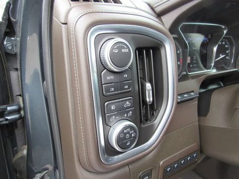 Certified 2020 GMC Sierra 2500 Denali w/ Denali Ultimate Package AWD/4WD image 18