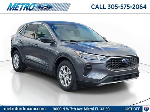 Used 2023 Ford Escape Active w/ Tech Pack #1 FWD image 1