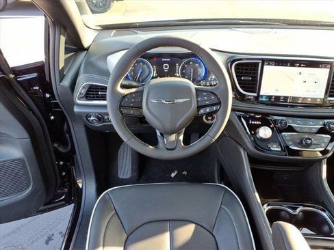 New 2026 Chrysler Pacifica Limited w/ S Appearance Package FWD image 5