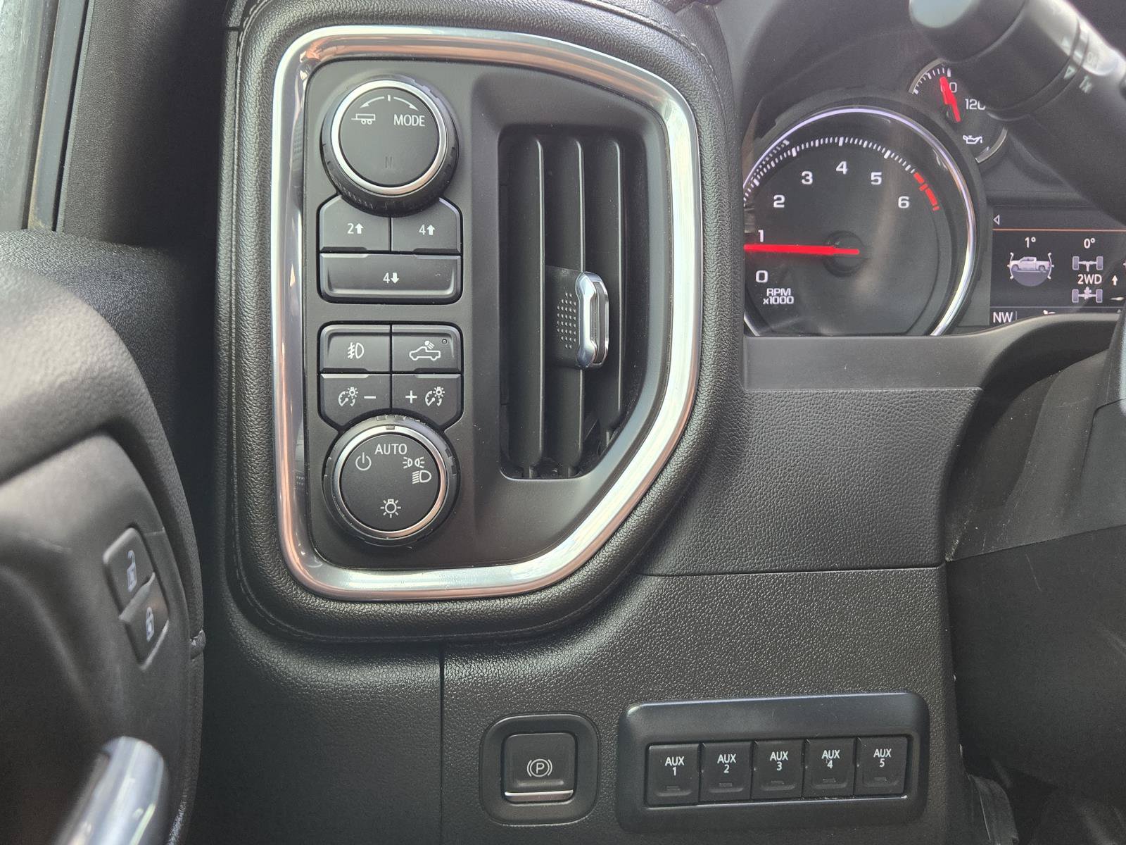 Used 2023 Chevrolet Silverado 3500 LT w/ Convenience Package AWD/4WD image 22