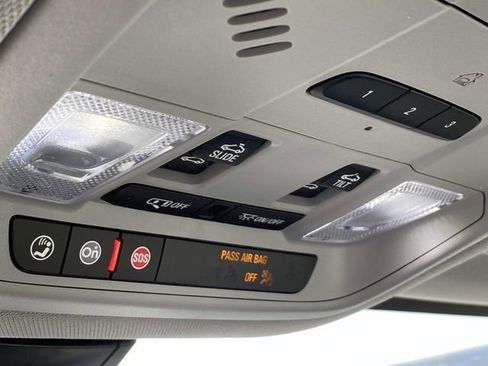 Used 2023 GMC Acadia SLT w/ Technology Package image 25