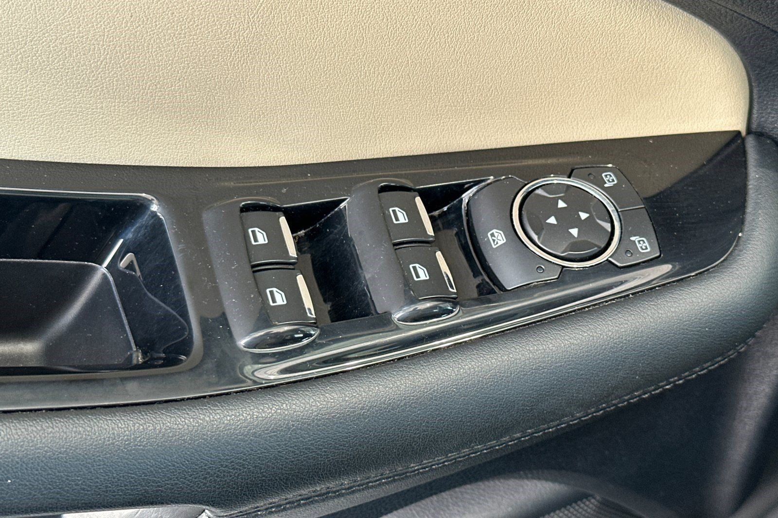 Used 2020 Ford Edge SEL w/ Convenience Package FWD image 13