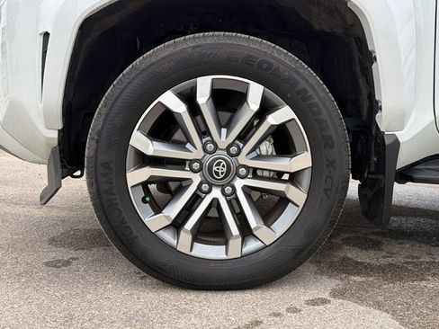 Certified 2025 Toyota 4Runner Limited AWD/4WD image 12