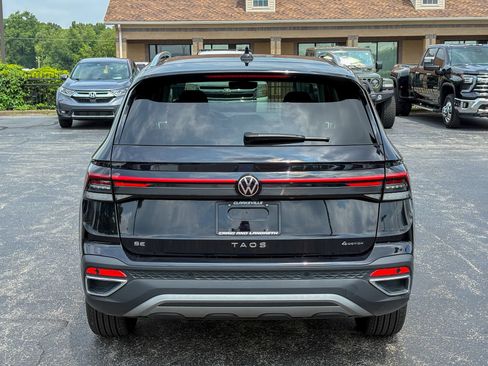Used 2025 Volkswagen Taos SE w/ Panoramic Sunroof Package AWD/4WD image 16