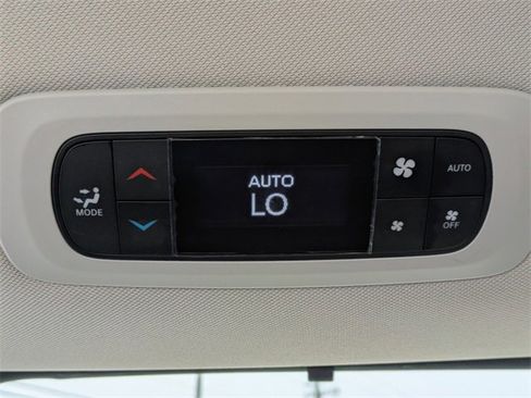 Used 2024 Chrysler Pacifica Touring-L image 17