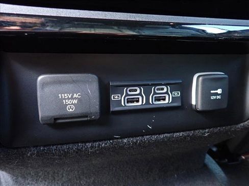 Used 2024 Jeep Wagoneer L Series II w/ Convenience Group I AWD/4WD image 9