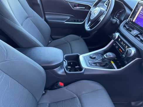 Used 2025 Toyota RAV4 SE image 36