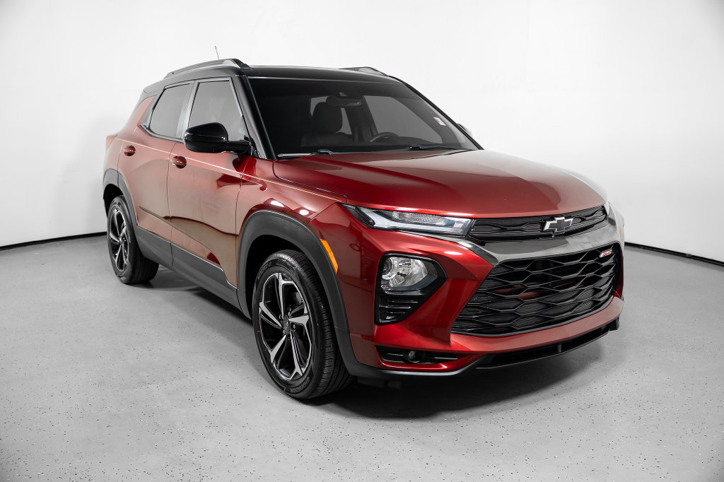 Used 2023 Chevrolet TrailBlazer RS w/ Sun and Liftgate Package FWD image 2