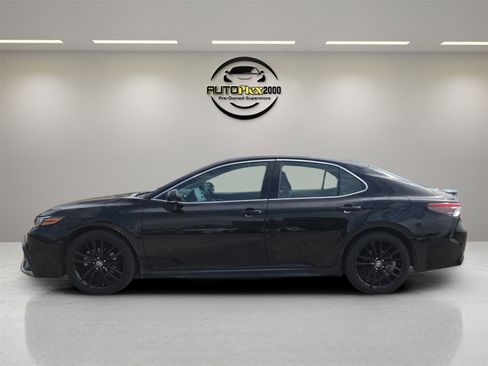 Used 2023 Toyota Camry XSE image 4