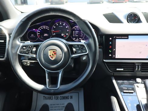 Used 2022 Porsche Cayenne AWD/4WD image 13