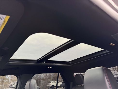 Used 2025 Ford Explorer ST-Line image 4