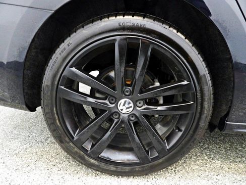 Used 2018 Volkswagen Passat 2.0T R-Line w/ R-Line Lighting Package image 20