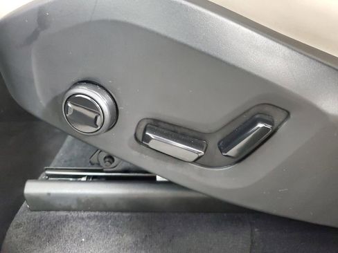 Certified 2025 Volvo XC90 B6 Plus image 20