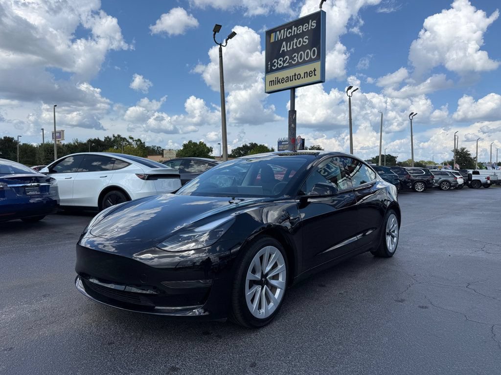 Used 2023 Tesla Model 3 Standard Range RWD image 1