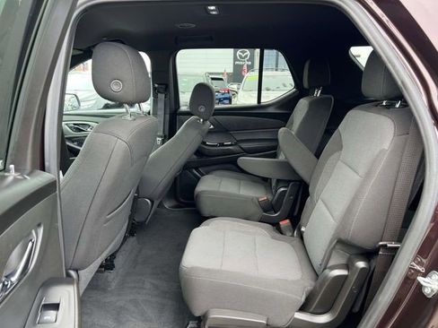 Certified 2023 Chevrolet Traverse LT w/ Rear Camera Mirror Package image 10