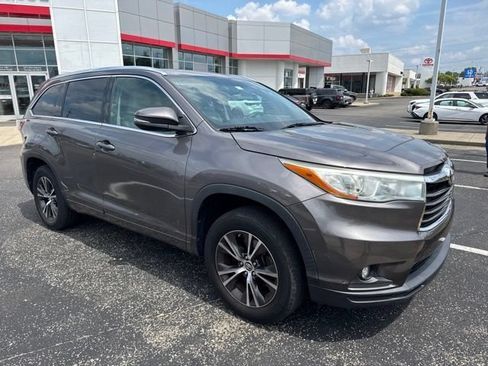 Used 2016 Toyota Highlander XLE FWD image 19