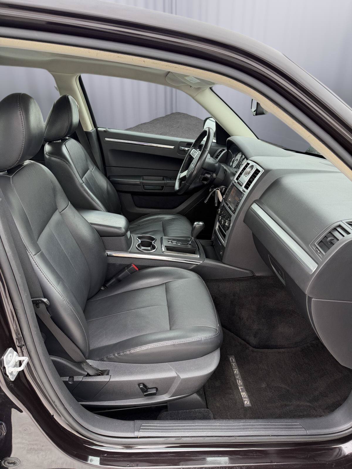 Used 2010 Chrysler 300 Touring AWD/4WD image 24