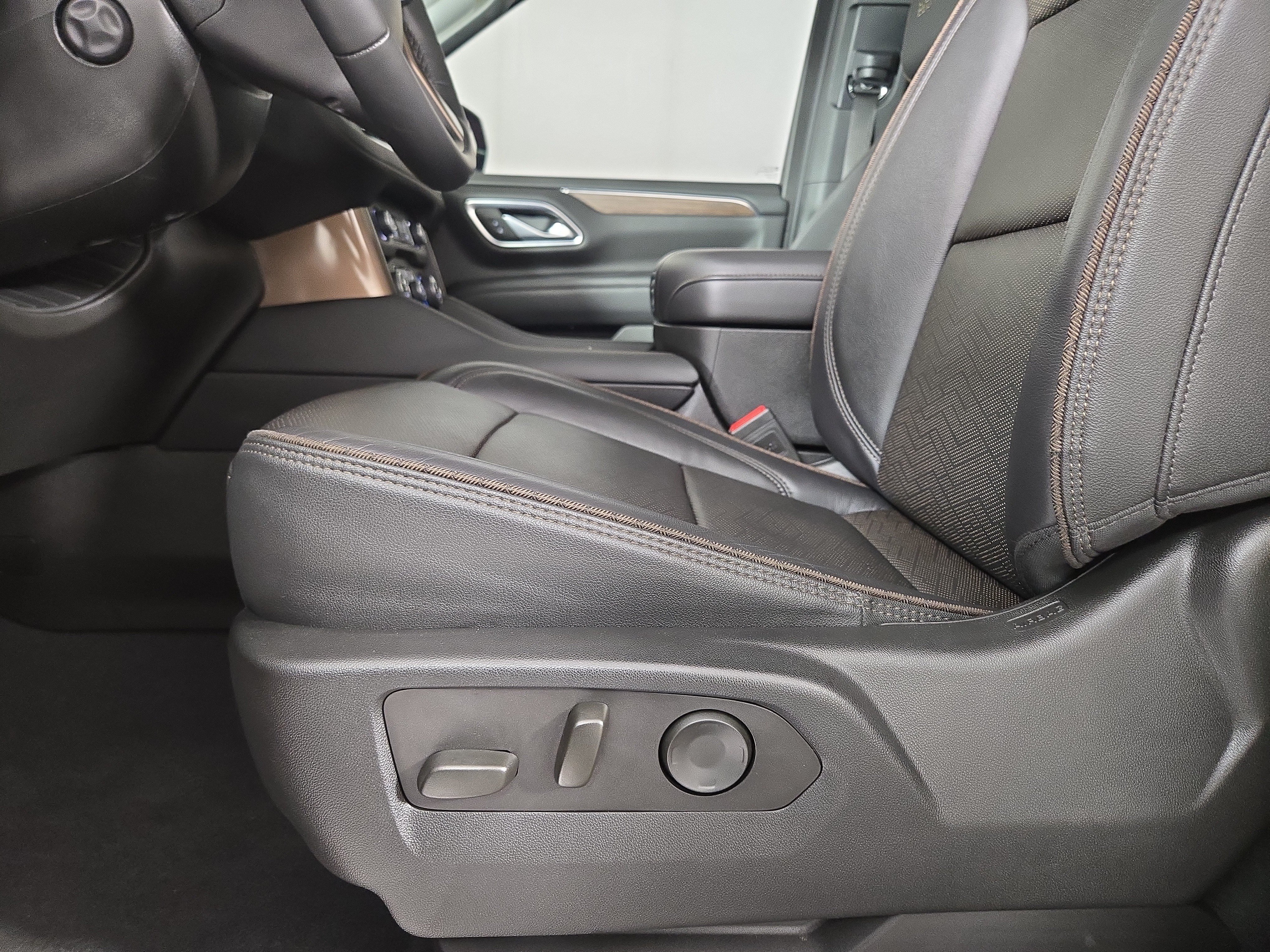 Certified 2024 Chevrolet Tahoe High Country AWD/4WD image 33