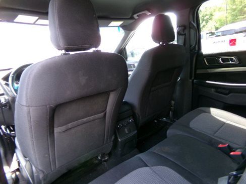 Used 2018 Ford Explorer XLT AWD/4WD image 16