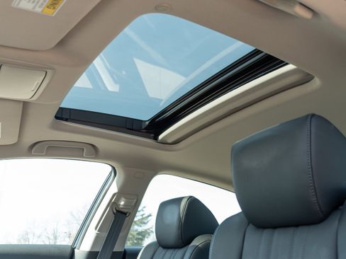 Used 2022 Honda Accord Touring image 11