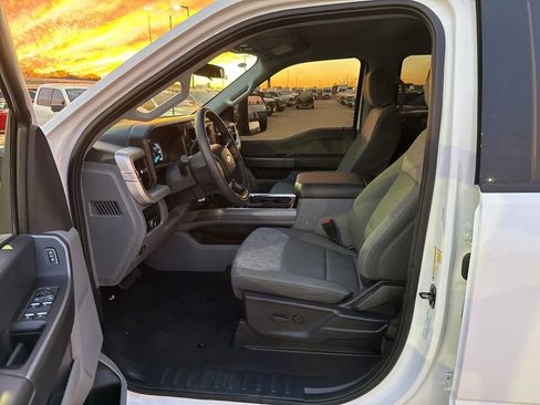 Used 2025 Ford F250 XLT w/ FX4 Off-Road Package image 19