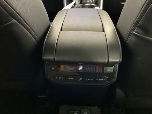 New 2026 Toyota Highlander Platinum image 10