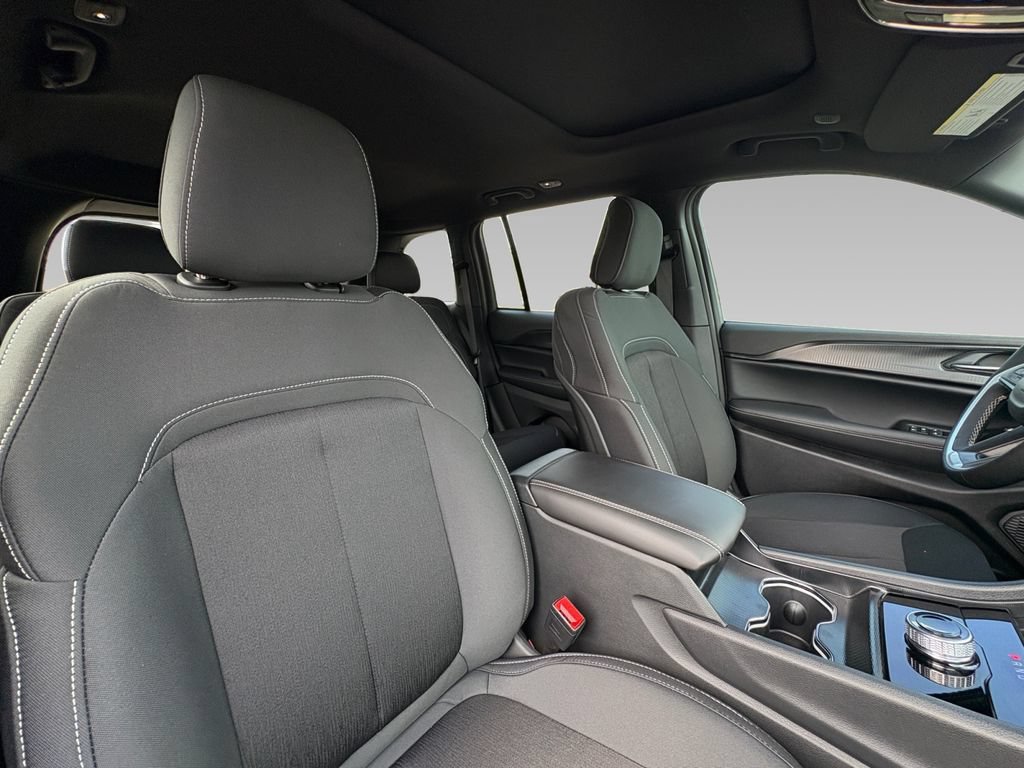 New 2026 Jeep Grand Cherokee Laredo X RWD image 9