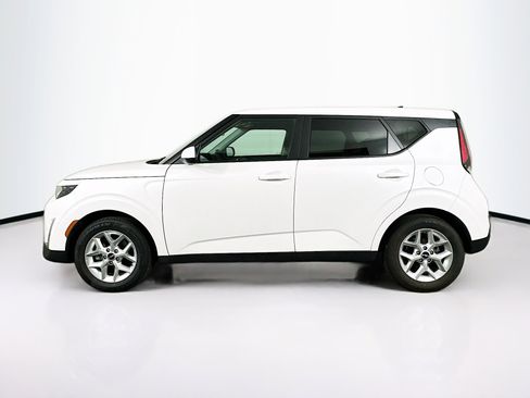 Used 2025 Kia Soul LX w/ LX Technology Package FWD image 4