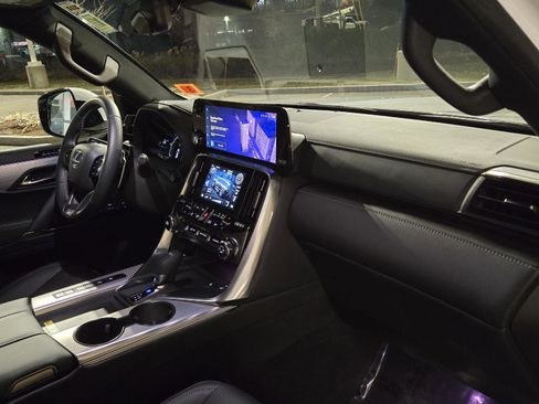 Used 2025 Lexus LX 700h F Sport image 17