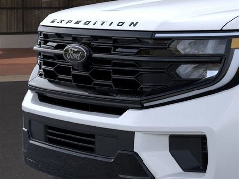 New 2026 Ford Expedition Platinum image 17