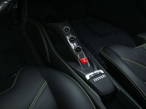 Used 2017 Ferrari 488 GTB RWD image 30