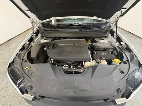Used 2019 Jeep Cherokee Trailhawk w/ Cold Weather Group AWD/4WD image 13