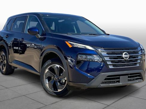 Used 2024 Nissan Rogue SV image 3