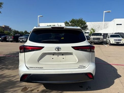 Used 2020 Toyota Highlander Limited FWD image 6