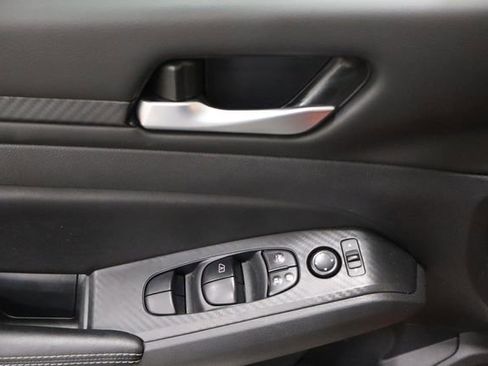 Used 2024 Nissan Altima 2.5 SV image 17