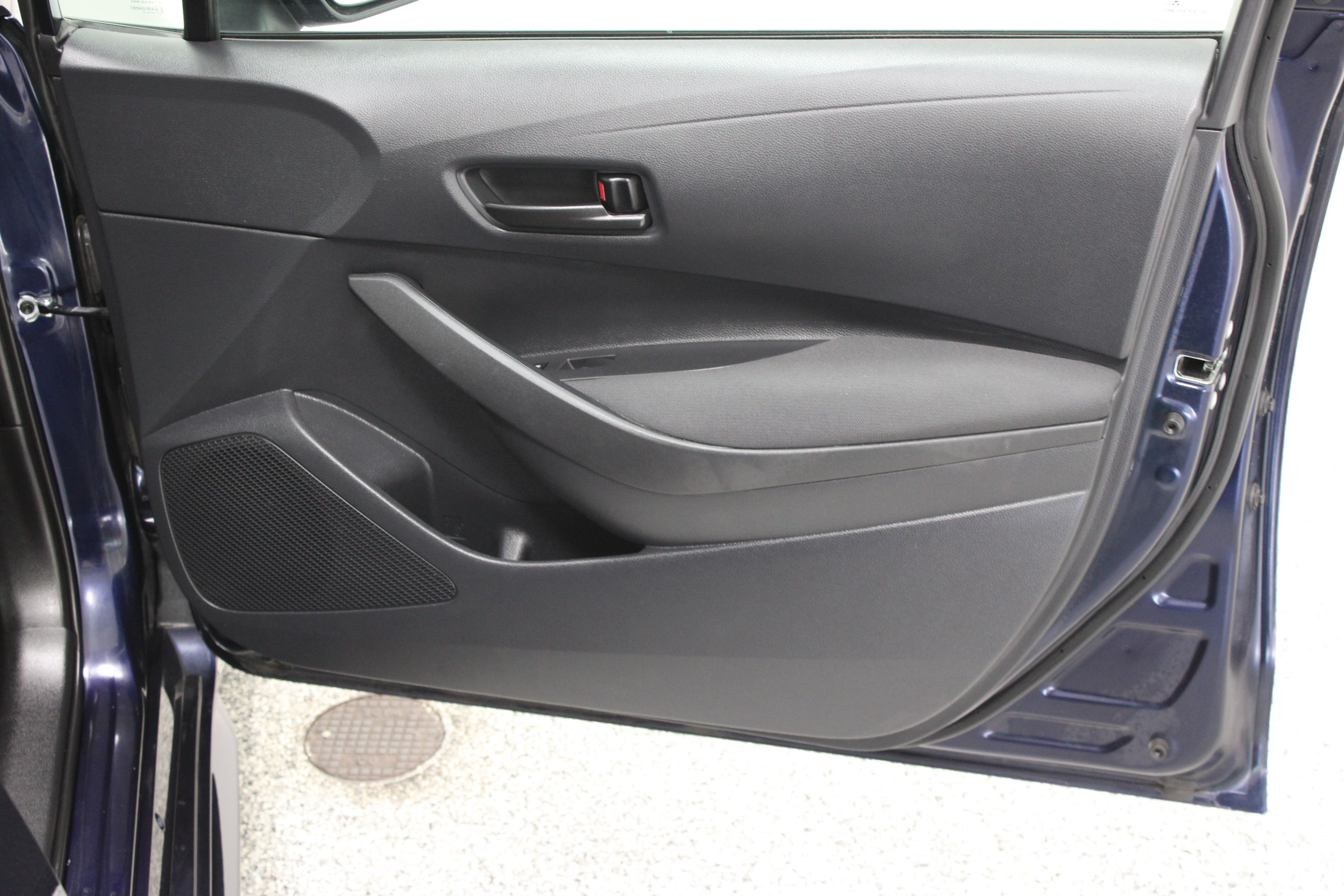 Used 2025 Toyota Corolla LE FWD image 31