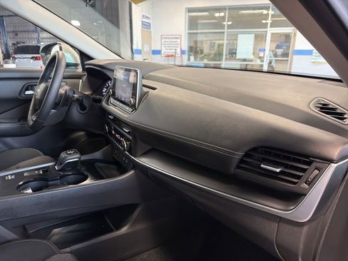 Used 2025 Nissan Rogue SV FWD image 33