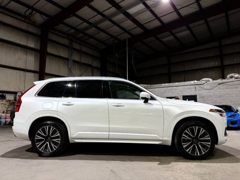 Used 2020 Volvo XC90 T5 Momentum w/ Protection Package Premier FWD image 4