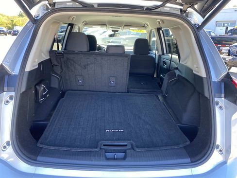 Used 2024 Nissan Rogue SV image 6