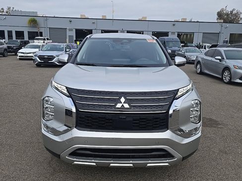 Used 2022 Mitsubishi Outlander SE FWD image 2