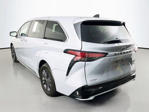 Used 2024 Toyota Sienna XSE AWD/4WD image 9