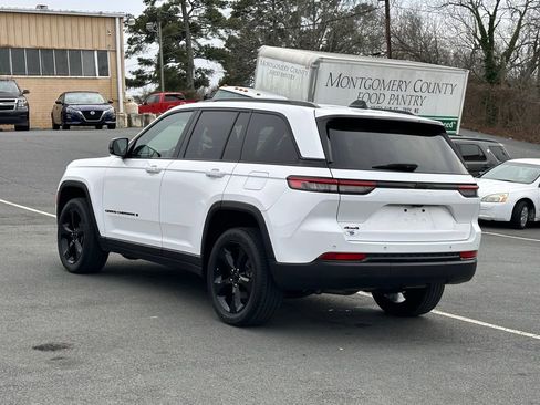 Used 2023 Jeep Grand Cherokee Altitude image 7